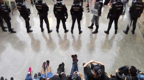 La Audiencia de Barcelona confirma procesar a 46 policías por las cargas del 1-O