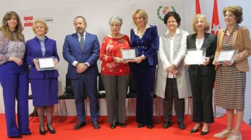 Los procuradores madrileños reconocen a las 27 mujeres que participaron en la Legislatura Constituyente 1977-1979