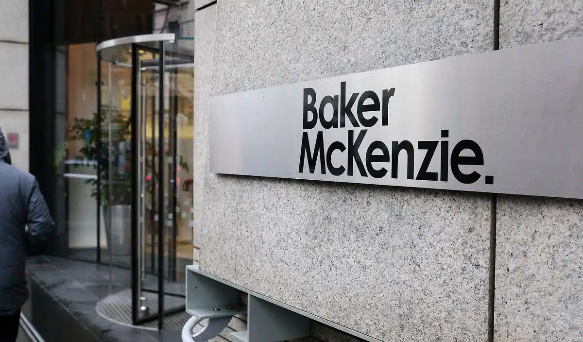 Baker McKenzie asesora a Encore Capital Group en la emisión de bonos de alto rendimiento por valor de 500 millones de dólares