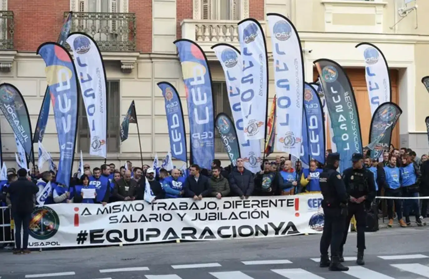 Miles de policías y guardias civiles se manifiestan hoy en Madrid contra Marlaska
