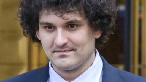Sam Bankman condenado a 25 años de cárcel por fraude: es el creador de la plataforma de criptomonedas FTX