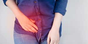 La incapacidad de una auxiliar de geriatría con endometriosis y enfermedad de Crohn es absoluta y no total