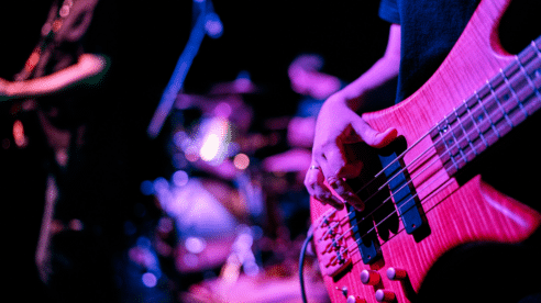 La Justicia no ve problema en que un empleado de baja por una lesión de hombro toque la guitarra en un concierto