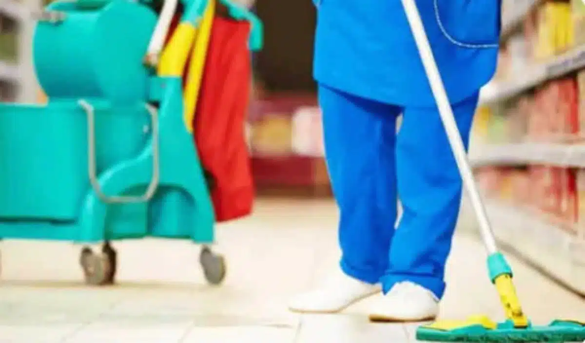 Los tribunales dan la razón a una limpiadora de Carrefour a la que le aumentaron una hora su camino diario al trabajo