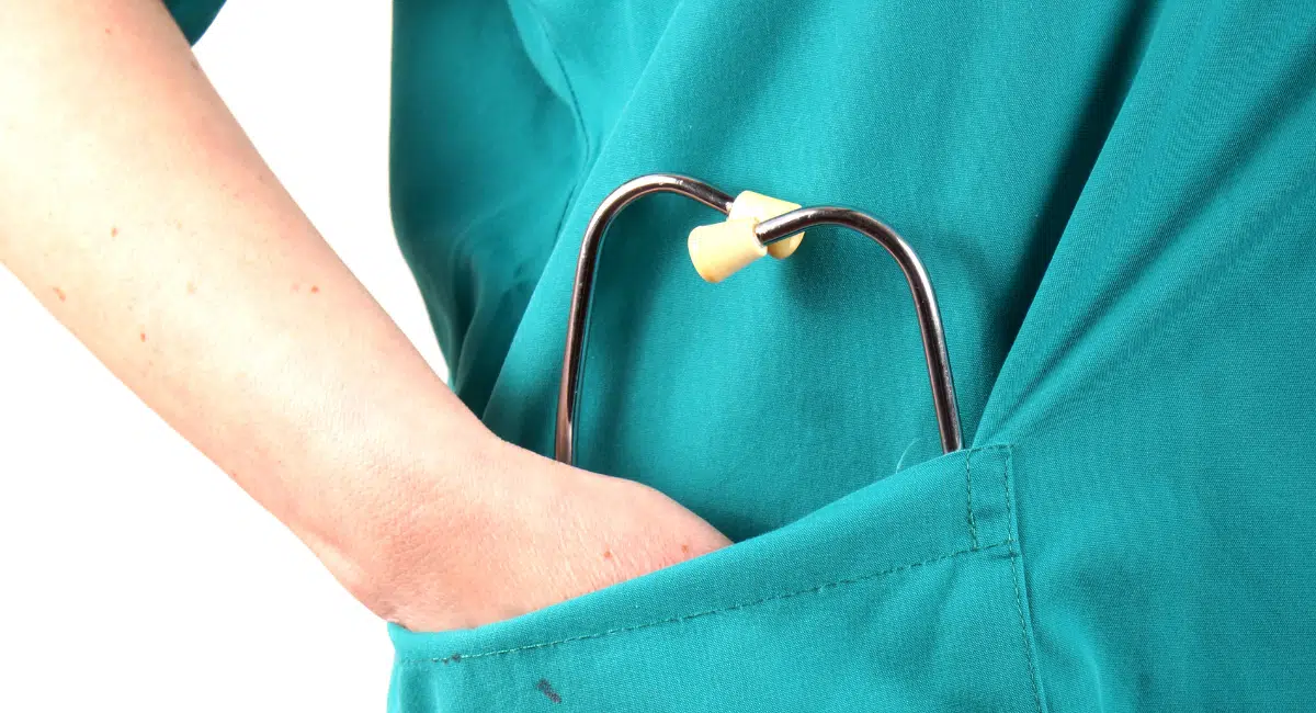 Una enfermera recupera sus pagas extraordinarias en el Supremo: las CCAA no tienen competencia para modificarlas