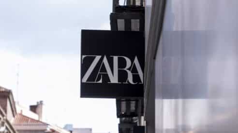 Un juzgado reconoce como enfermedad profesional una patología en un hombro de una vendedora de Zara