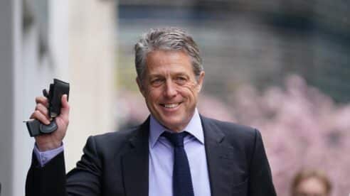 El actor Hugh Grant usará la indemnización de ‘The Sun’ a combatir los abusos de la prensa sensacionalista