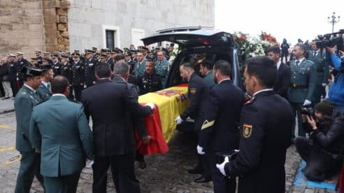 El PP se compromete con Jucil para que una comisión investigue el asesinato de los guardias civiles de Barbate