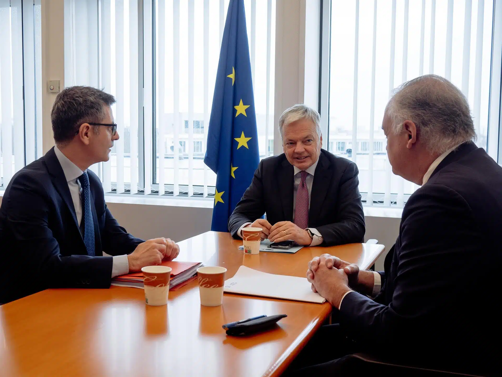 Reynders adelanta su excedencia en Bruselas y deja más en el aire la mediación del CGPJ