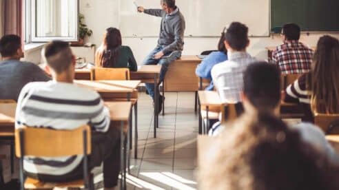 Más consumo de alcohol y tabaco, sin distinción de género: así es el acoso laboral para los profesores no universitarios