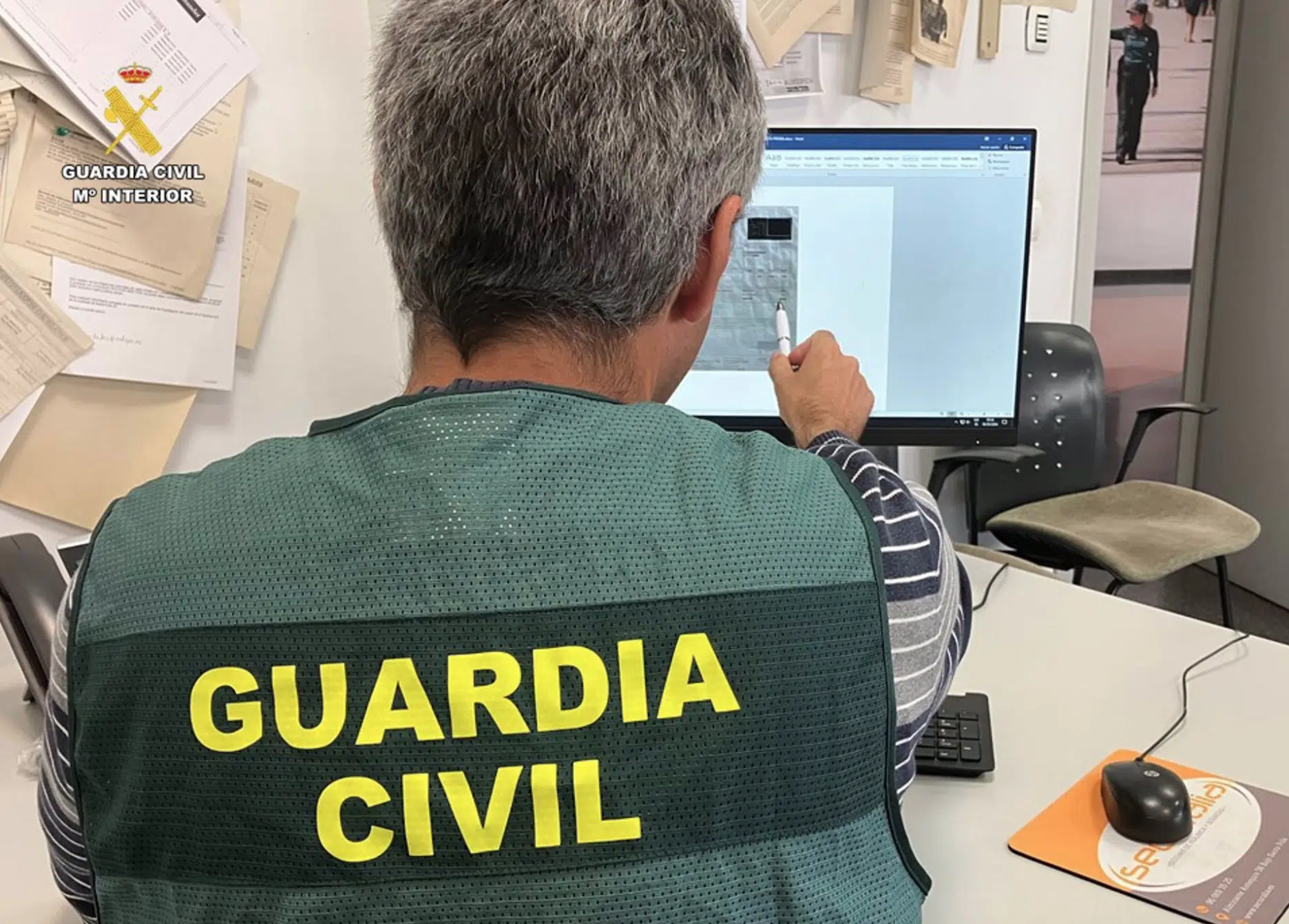 El TSJ de Cantabria reconoce a un guardia civil el derecho a trabajar también como actor y cámara de tv