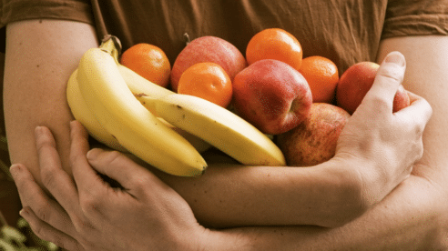 Una empleada que fue despedida por llevarse fruta de su trabajo sin permiso argumenta ante el juez que el castigo fue «excesivo»