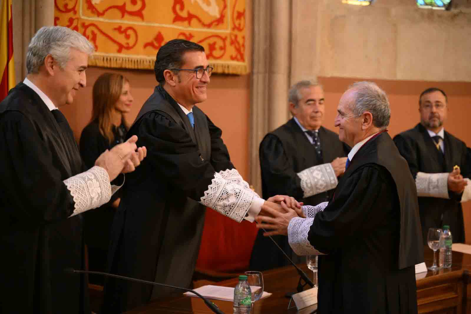 El decano del ICAB, Jesús M. Sánchez, distinguido con la Medalla de Oro del Colegio de Procuradores de los Tribunales de Barcelona