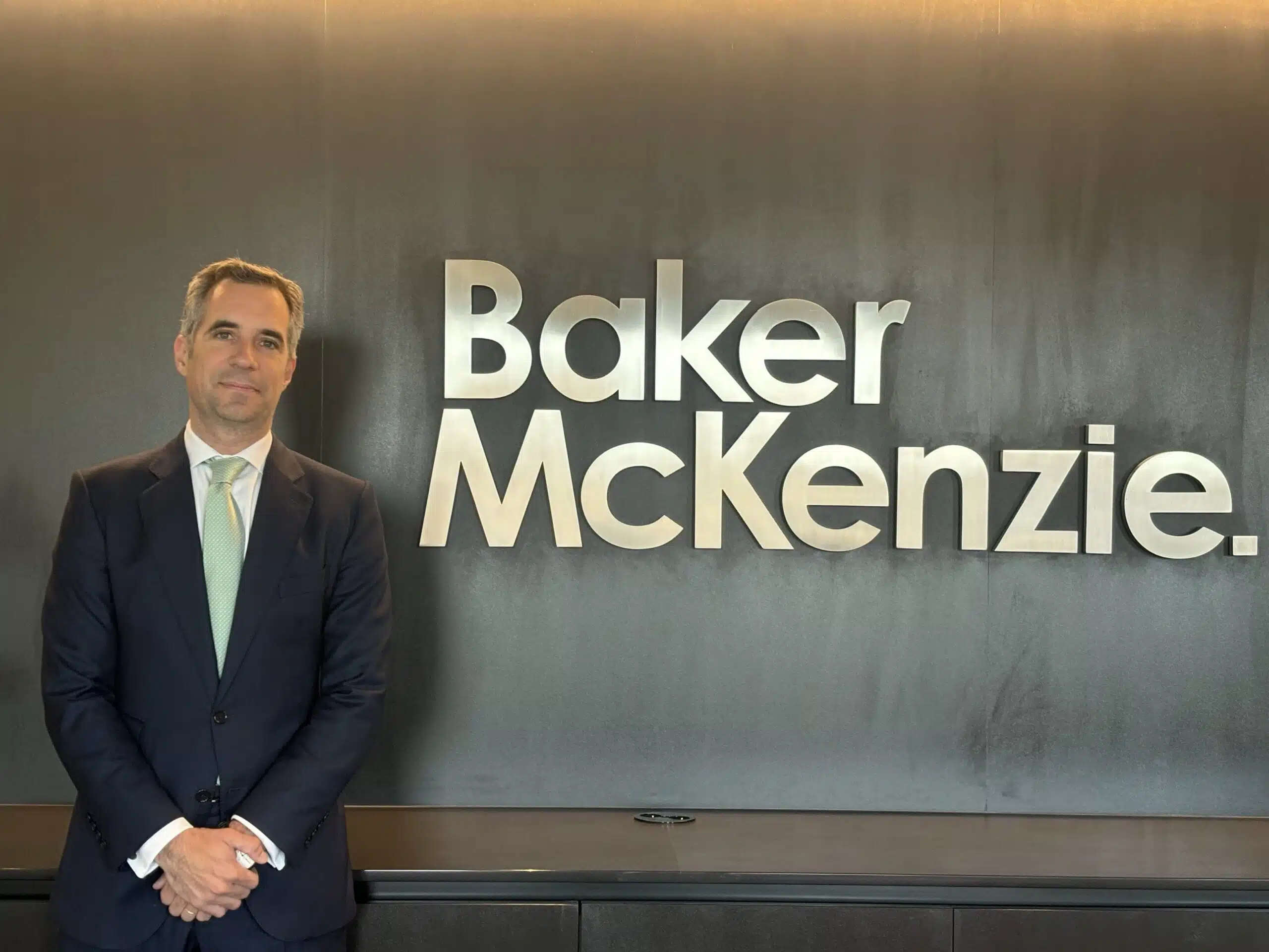 Baker McKenzie incorpora a Juan Gelabert como socio responsable de Bancario y Financiero en su oficina de Madrid