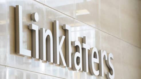 Las firmas del ‘círculo mágico’ de la City compiten por el talento: Linklaters eleva el salario de «sus junior» a 177.900 euros