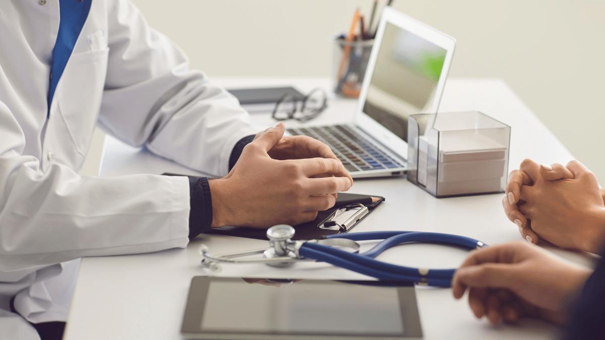 El TSXG avala suspender 3 meses a un médico por trabajar en un centro público y en otro privado sin pedir la compatibilidad