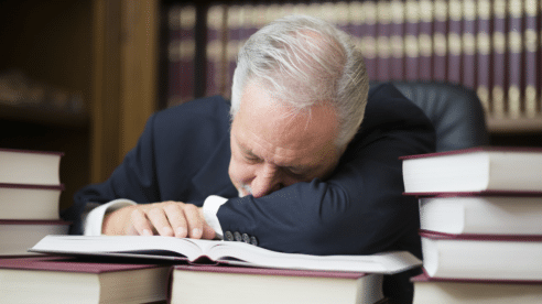 El ego, el exceso de trabajo, el insomnio y la autoestima, algunos de los motivos de desgaste en la abogacía