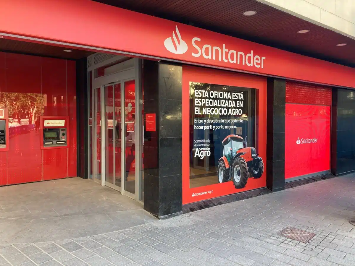 La Audiencia Provincial de Cádiz da la razón al Banco Santander sobre una cláusula de apertura al 1%