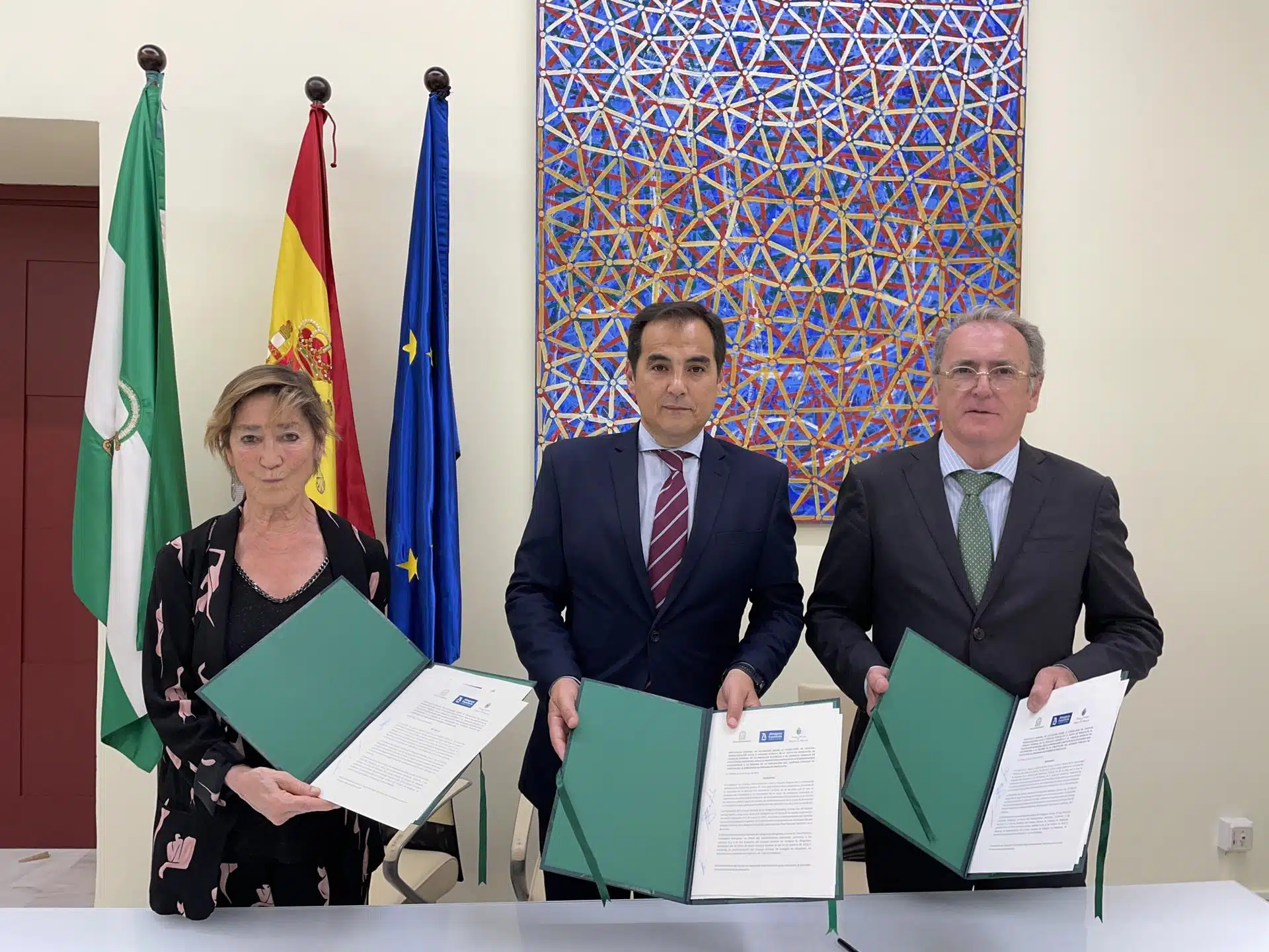 Reducir el «atasco» en procesos judiciales, el objetivo del nuevo acuerdo entre Abogacía y Junta de Andalucía