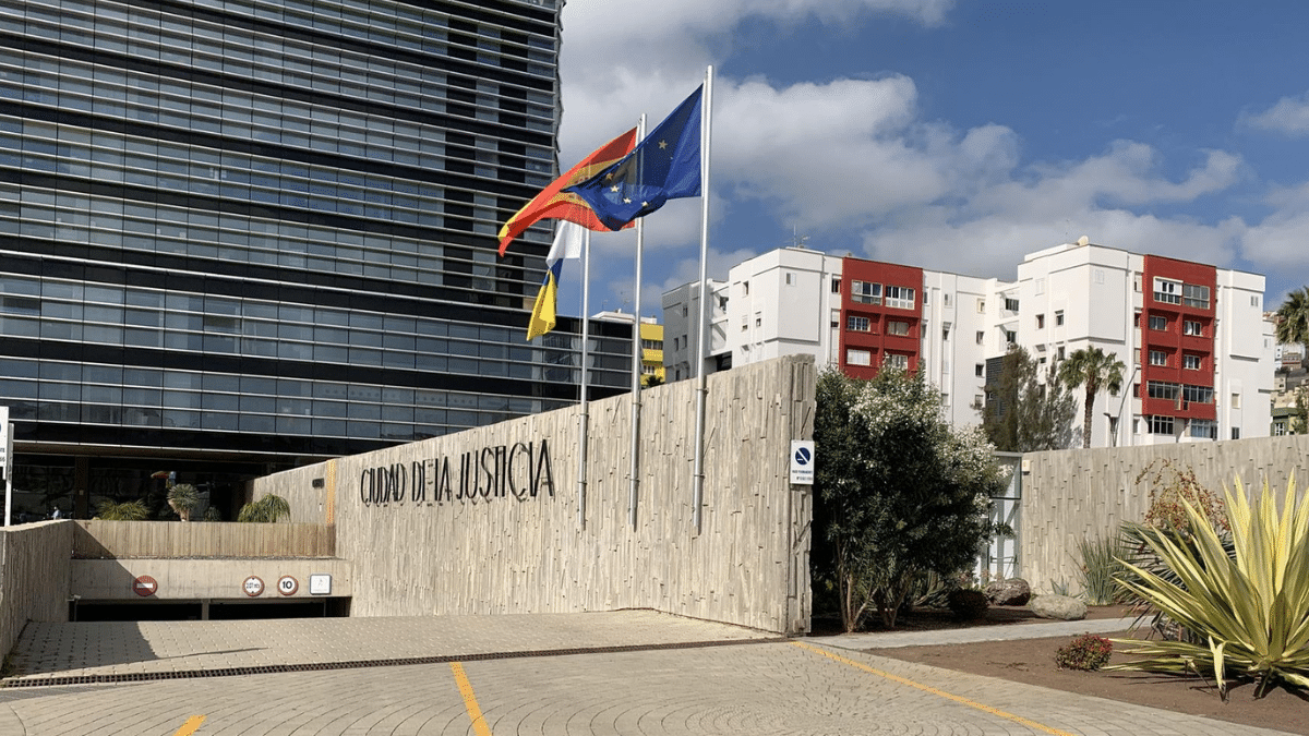 Casi 30 años de cárcel para una falsa doctora que inyectó silicona, en lugar de ácido hialurónico, a 37 mujeres en Gran Canaria