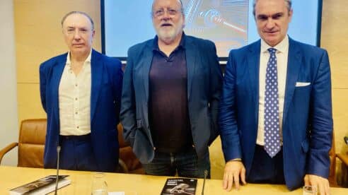 Javier Ronda presentó «Periodismo, derecho y tribunales» en el CGAE, su última obra compartida