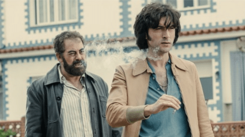 Oubiña consigue la retirada de una escena sexual de la serie «Fariña» y 15.000 euros por «daño moral» de alcance «limitado»