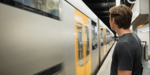 No es accidente de trabajo el infarto de un empleado en una estación de tren a 2 horas de empezar su turno