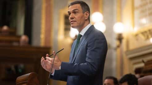 Sánchez esboza su plan para aumentar el control sobre los medios