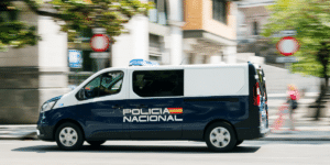 15 días de suspensión a un policía nacional que hacía "free tour" por la comisaría