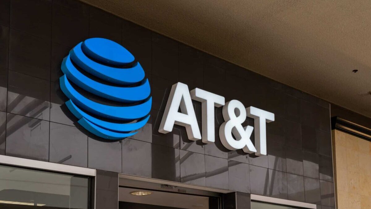 AT&T se enfrenta a una demanda colectiva por la filtración  de números de teléfono de más de 100 millones de clientes