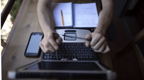 La incertidumbre sobre la reducción de la jornada laboral  podría ser el «golpe definitivo» al teletrabajo