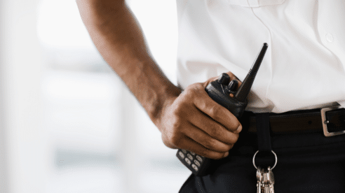 Un vigilante de seguridad demanda a su empresa porque afirma que no tener prácticas de tiro vulnera sus derechos