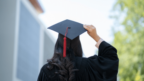 Los másteres de ISDE, San Pablo CEU, ICADE, Universidad de Navarra y ESADE, puertas de acceso directo a la profesión