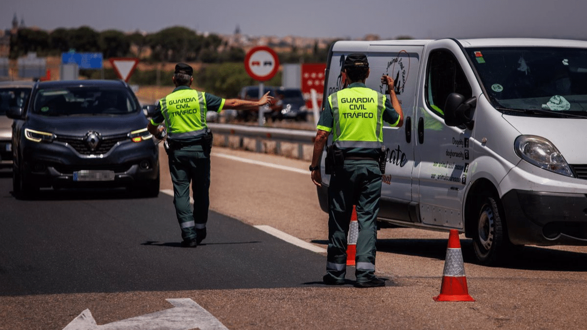 Se libra de ir a prisión por conducir sin carnet por un fallo administrativo de la DGT