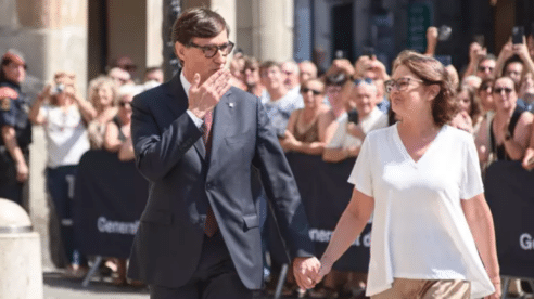Illa toma posesión como presidente de la Generalitat con el objetivo de «unir y servir»