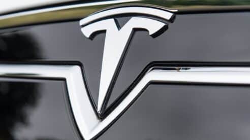 Tesla demandada por la familia de un motociclista que fallecido en un accidente con un coche con piloto automático