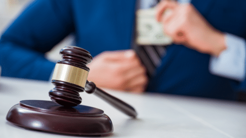 Un abogado tendrá que someterse a un segundo juicio por presunta estafa al cobrar «sin contrato» a sus clientas