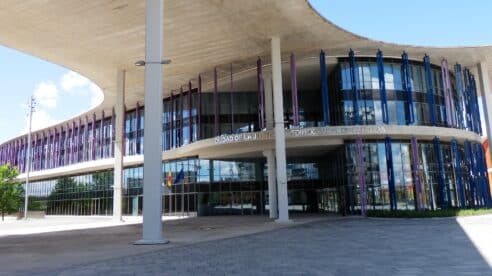 La Justicia reconoce como consumidores a los avalistas de un préstamo ICO y les libera del 80% de la deuda reclamada por el Sabadell