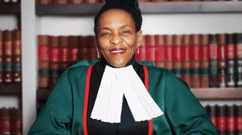 Maya Mandisa hace historia al convertirse en la primera mujer al frente del Tribunal Constitucional de Sudáfrica