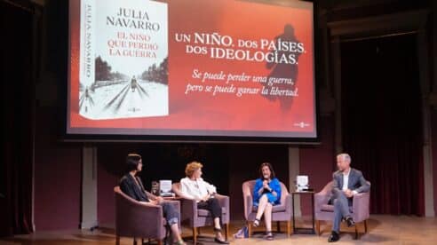 Julia Navarro, en la presentación de su último libro: «Los niños siempre pierden las guerras de sus padres»