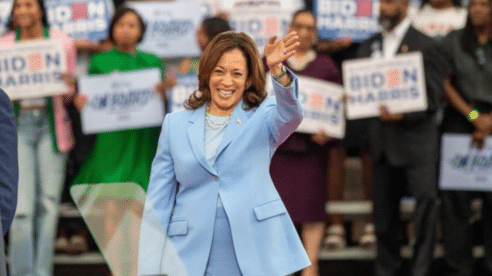 Kamala Harris continúa recibiendo apoyo económico de destacados abogados de grandes despachos