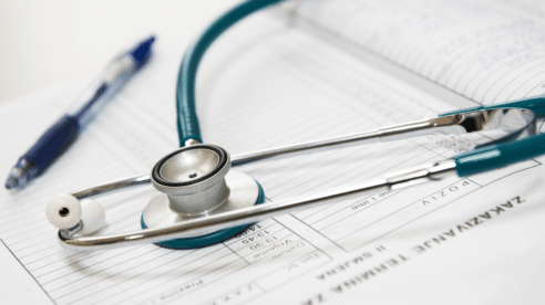 Un médico se enfrenta a prisión por intentar incapacitar a sus padres para quedarse con sus bienes