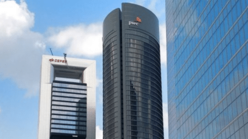 China multa a PwC con 56,1 millones y veta su actividad durante seis meses por la auditoría de Evergrande