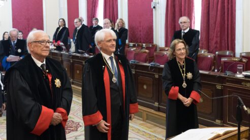 El presidente de la Abogacía pide consenso para elaborar «normas en beneficio colectivo»
