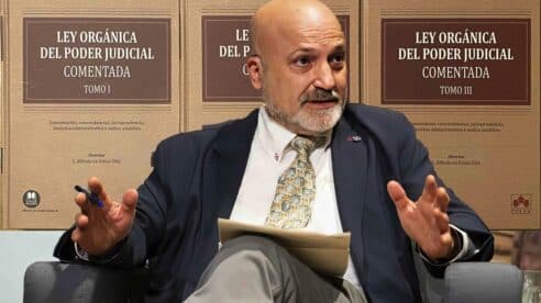 «‘La Ley Orgánica del Poder Judicial Comentada’ es lo más actual y completo publicado en años», según su director Luis Alfredo de Diego