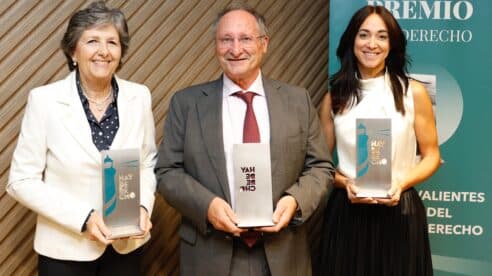 La Fundación Hay Derecho premia a Societat Civil Catalana, Celia Carbonell y Joan Llinares por su lucha en defensa del Estado de derecho