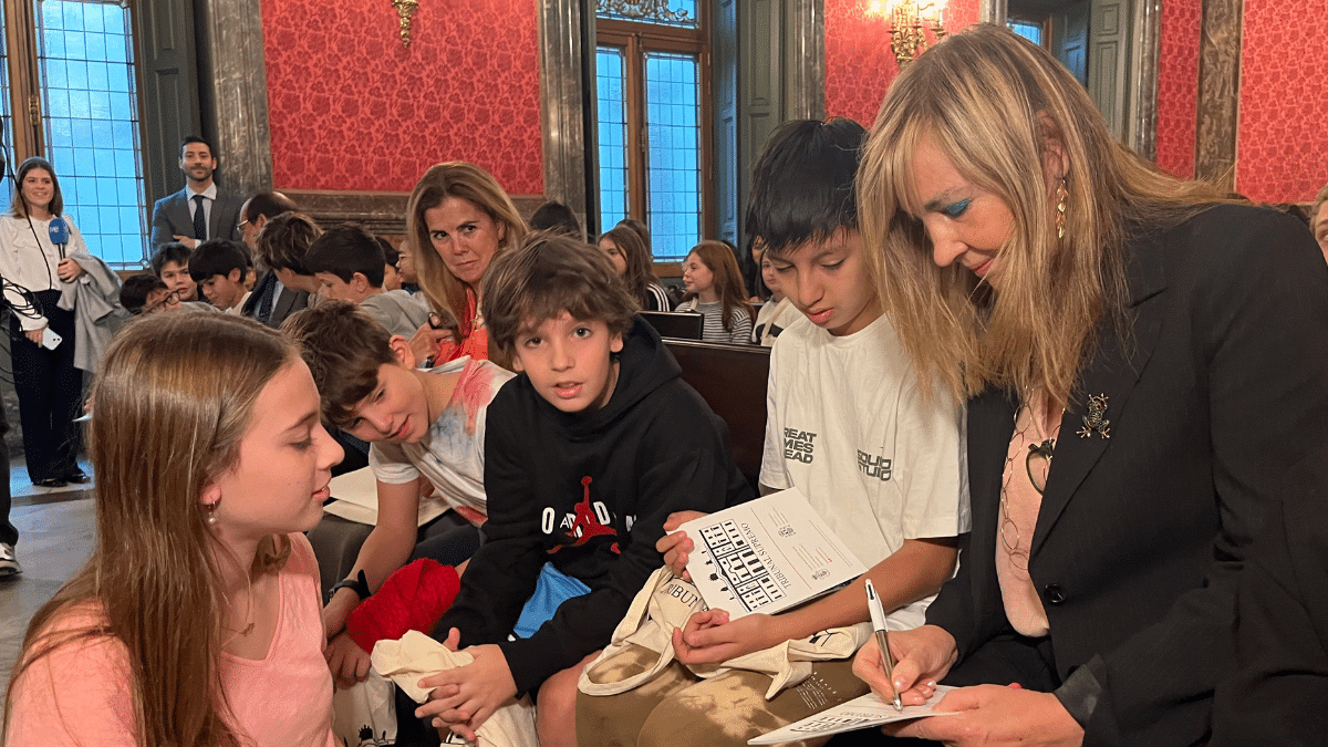 Autógrafos, niños interesados en la Justicia y mensajes de ánimo para cumplir sueños: Perelló inaugura las jornadas de puertas abiertas