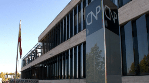 1080 euros de multa por aparecer desnudo en una comisaría para poner una denuncia: el TS confirma la condena