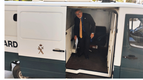La Guardia Civil presta su furgón a los abogados: no tienen espacio para hablar con clientes en los juzgados de Caravaca