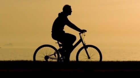 44 kilómetros en bicicleta para ir de casa al trabajo: un juez reconoce que el accidente sí es «in itinere»